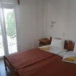 Nikolas 3*