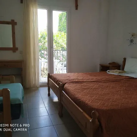 Nikolas 3* İskados